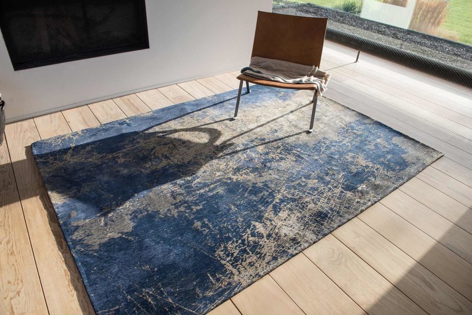 Louis De Poortere tapete LX 8629 Mad Men Cracks Abyss Blue interior 2