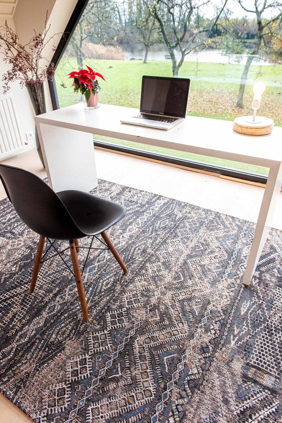 Louis De Poortere tapete LX 9113 Antiquarian Kilim Black Rabat interior 5
