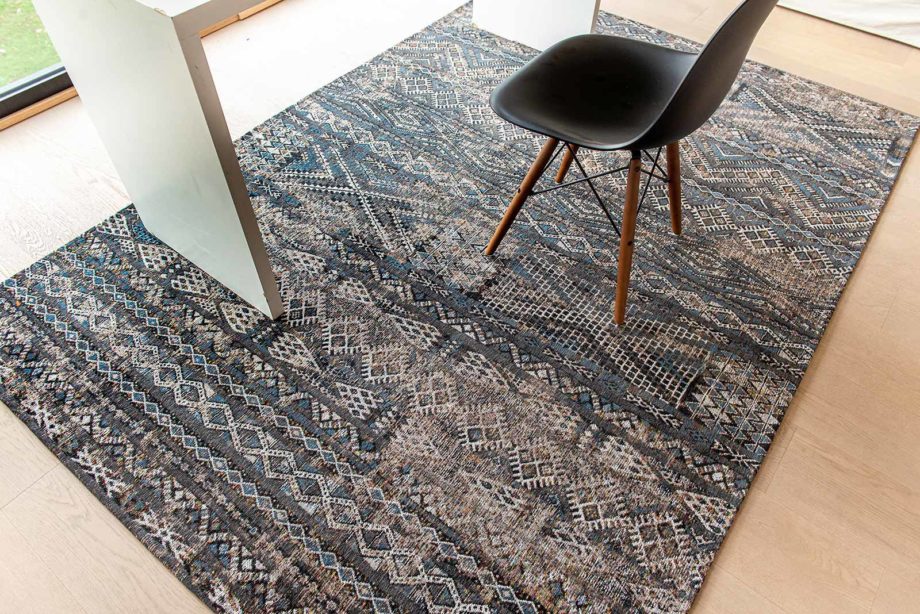 Louis De Poortere tapete LX 9113 Antiquarian Kilim Black Rabat interior 9