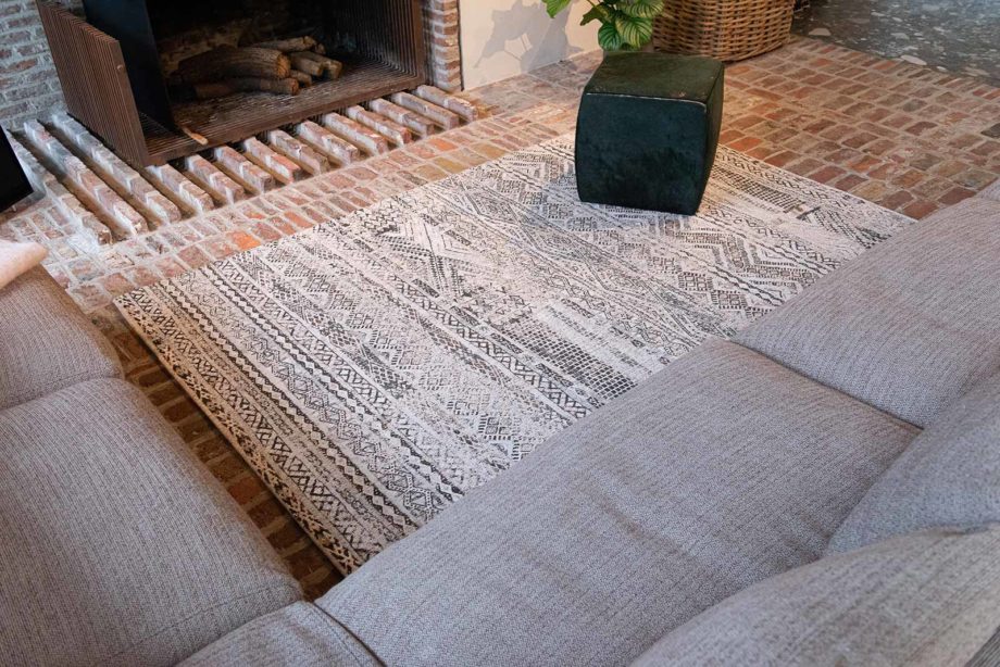 Louis De Poortere tapete LX 9114 Antiquarian Kilim Medina White interior 3
