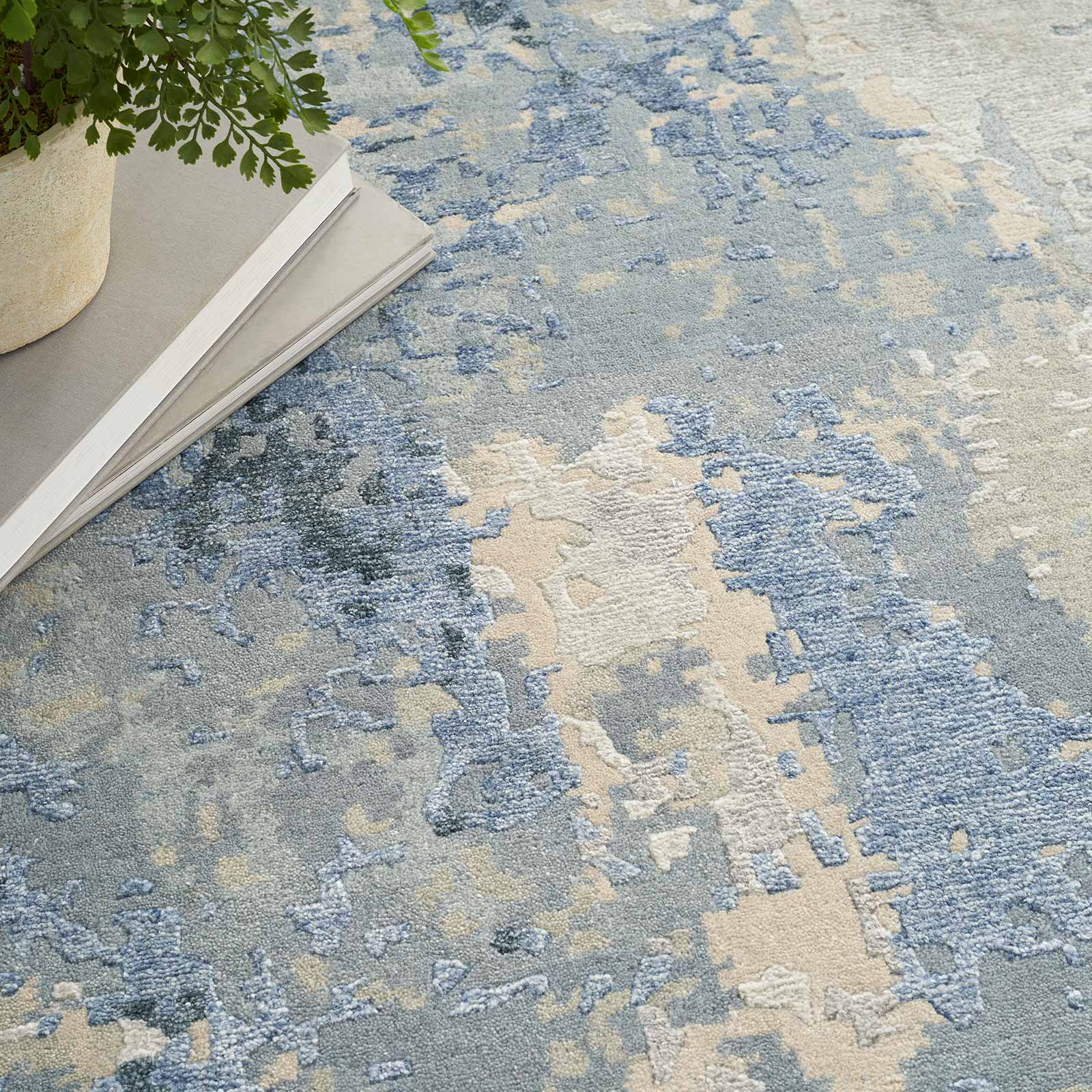 Nourison tapete Silk Shadows SHA21 BLUSK BLUE SKY 8X10 099446020628 interior 2