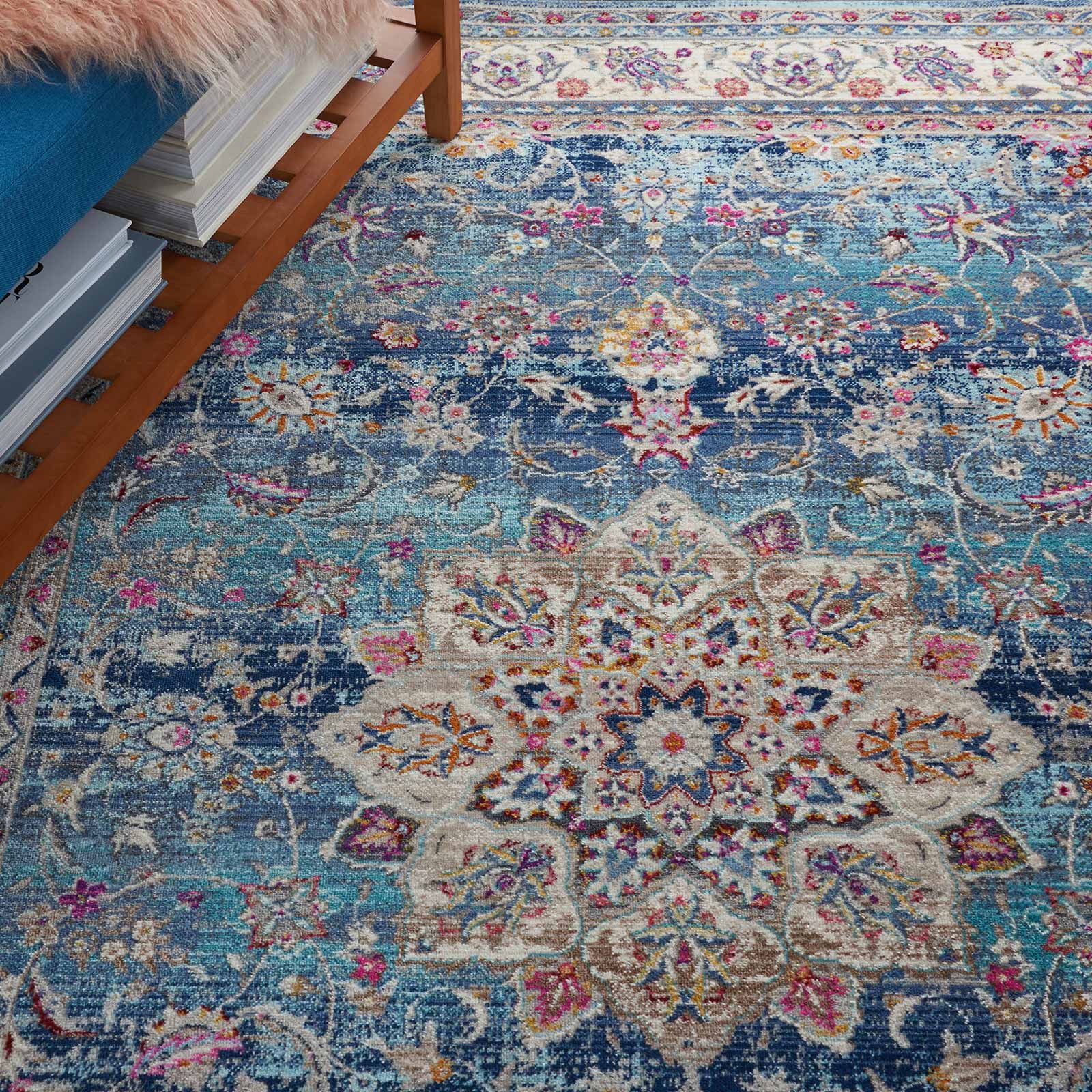 Nourison tapete Vintage Kashan VKA01 BLUE 5x8 099446456205 interior 2 C