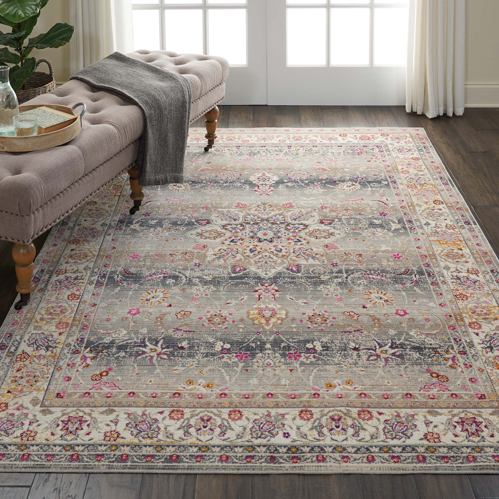 Nourison tapete Vintage Kashan VKA01 GREY 5x8 099446456212 interior 1 C